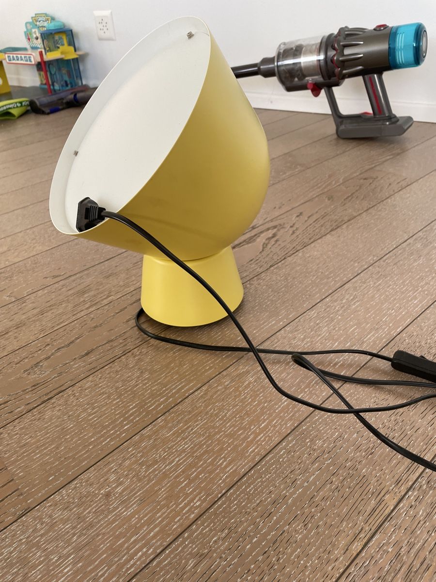 Ikea Lampen: Unique Yellow Modern Table Lamp, Stylish Lighting 💡 – Gebraucht aus Zürich von muz_5h6k 1
