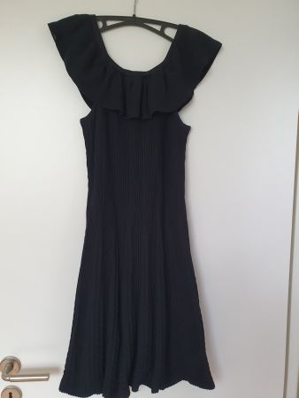 Zara Kleid Kleid schwarz Gr. M Volant Rüschen