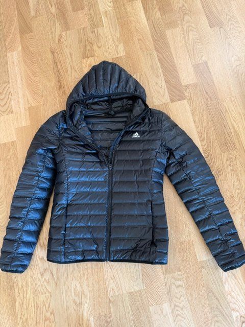 Adidas Giacche: Adidas Performance VARILITE HOODED DOWN Gr.S New – Nuovo (secondo la descrizione) da Wabern venduto da adamovski 1