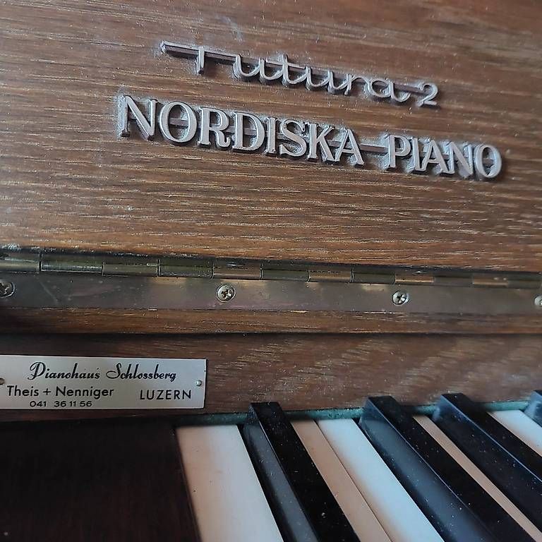 Musikinstrumente: Piano, gratis abzugeben  – Gebraucht aus Luzern von mon_8xnm 1