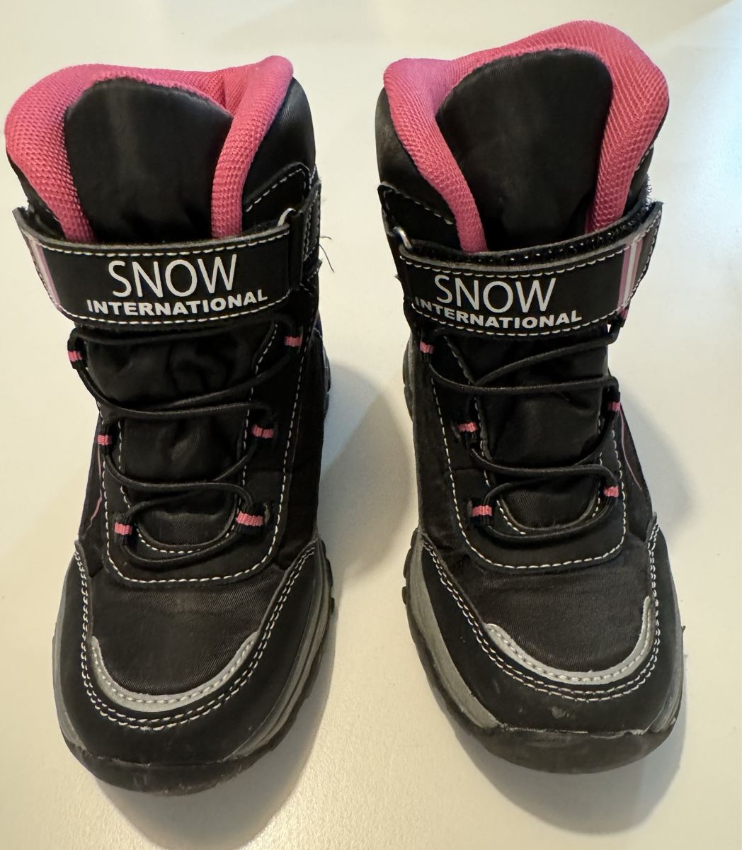 Scarpe per ragazze: Bottes pour l’hiver enfant – Usato da Genève venduto da AS27