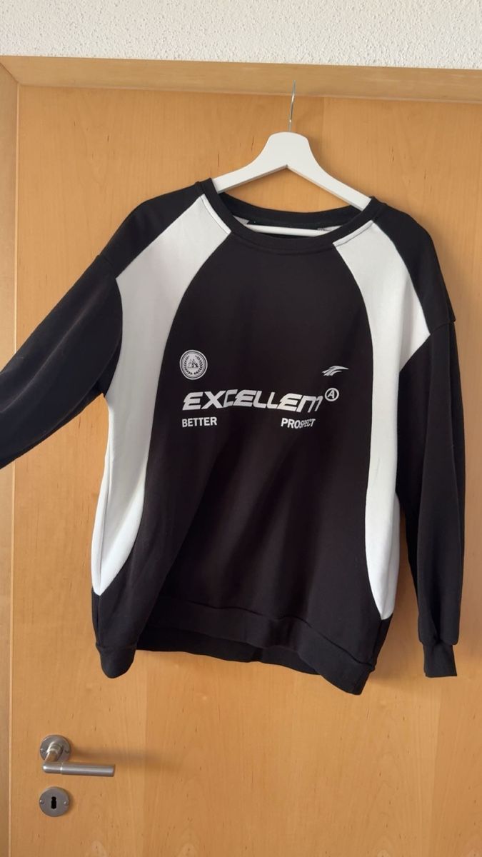 Pullover & Sweatshirts: Sweater Unisex – Gebraucht aus Wilen (Sarnen) von aninaschwab