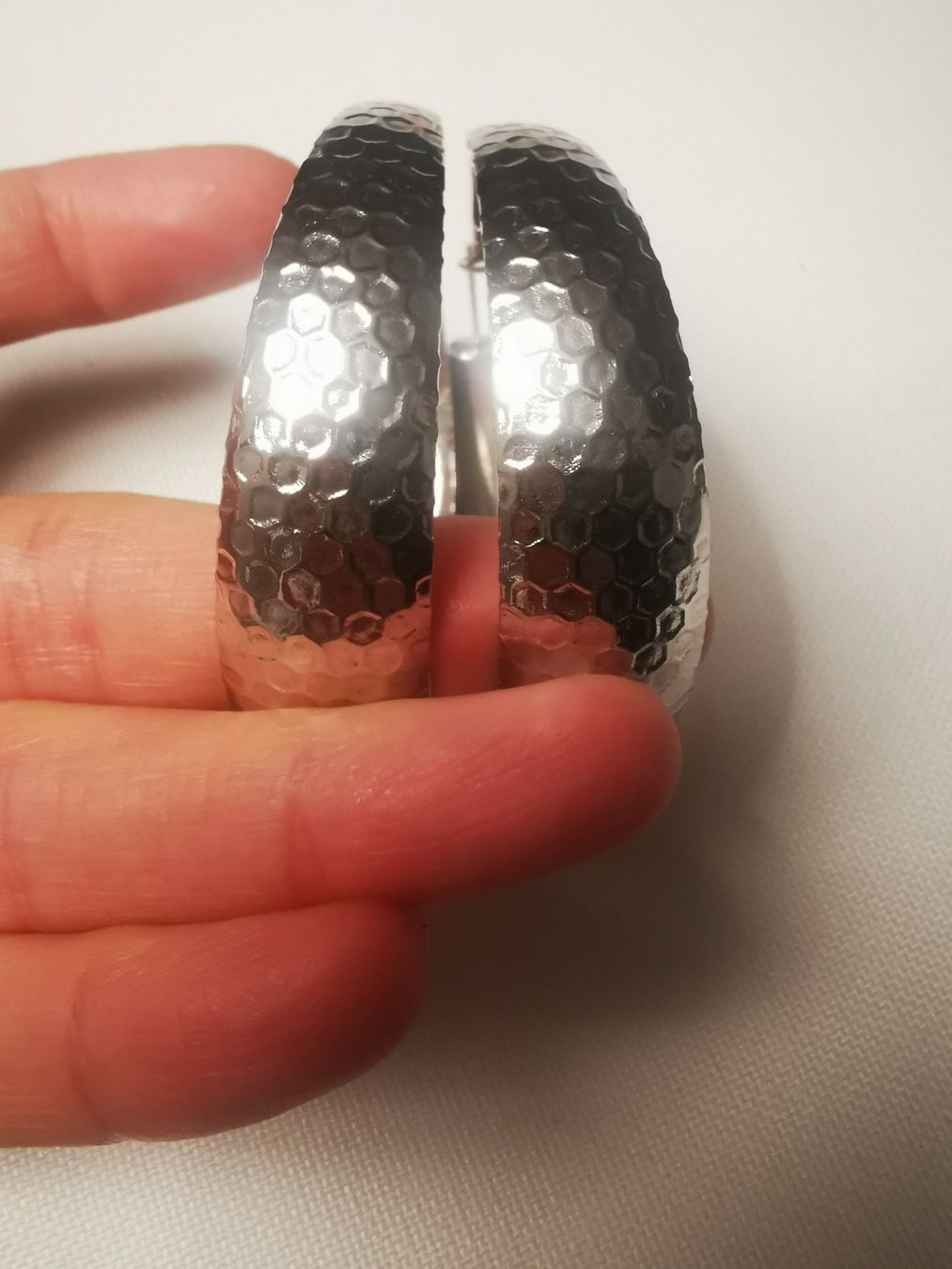 Ohrringe & -stecker: Silberfarbene Ohrringe/Kreolen – Gebraucht aus Niedergösgen von lil_s6k8 5