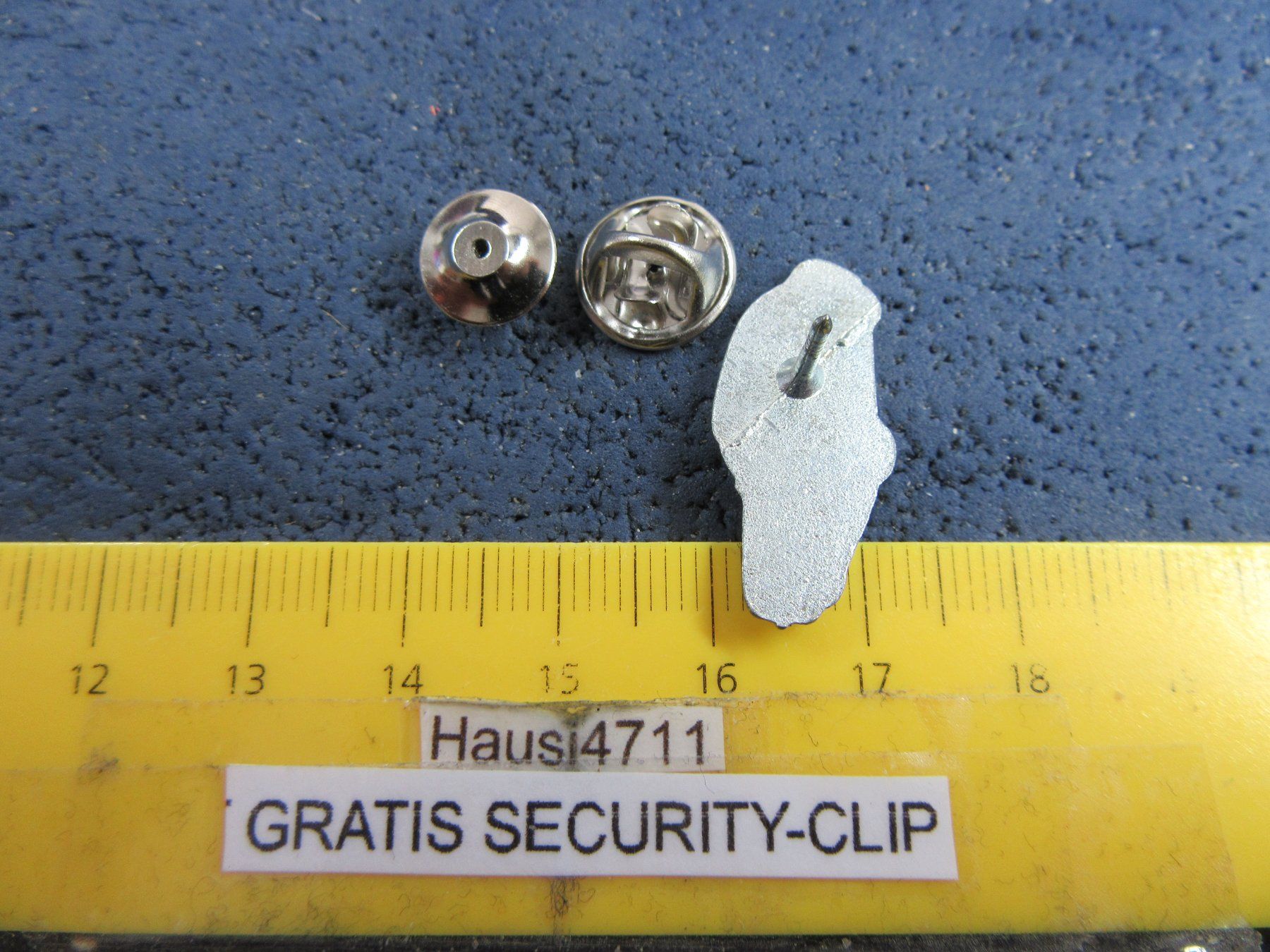 BMW Plaketten & Abzeichen: BMW AUTO PIN 3D SILBRIG GEPRÄGT mit SECURITY-CLIP – Gebraucht aus Ettingen von Hausi4711 2