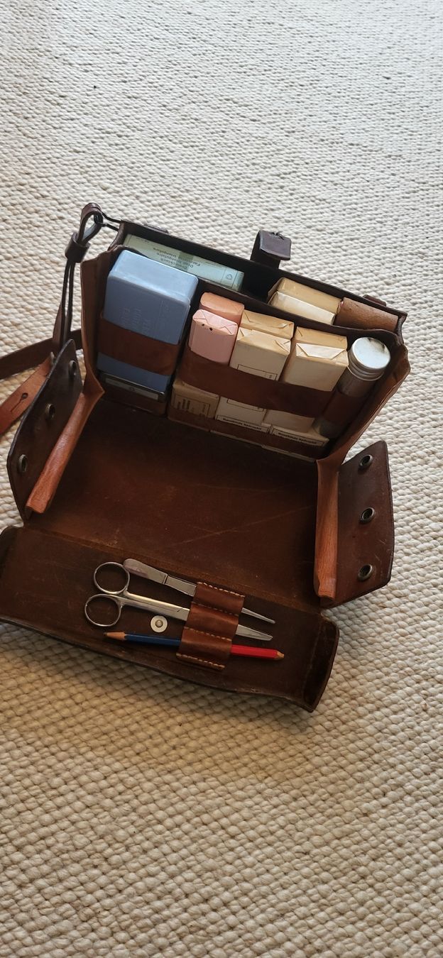 Schweizer Armee Borse: Sanitätertasche Schweizer Armee – Usato da St. Gallen venduto da dun_rf6z 1