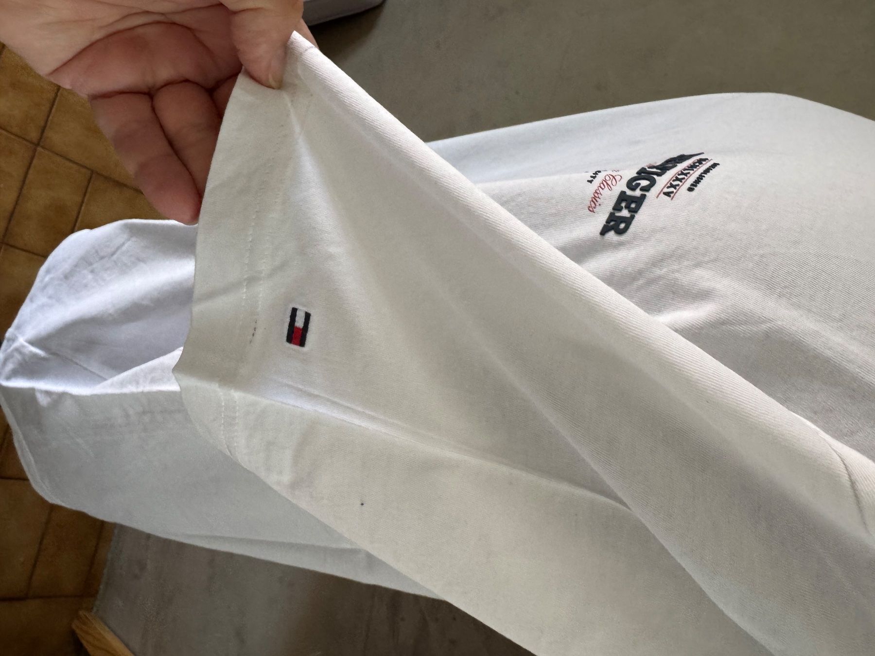 Tommy Hilfiger T-shirt: T-shirt Tommy Taille XL Doryan – Nuovo (secondo la descrizione) da Veyrier venduto da Kimedovapa_1 1