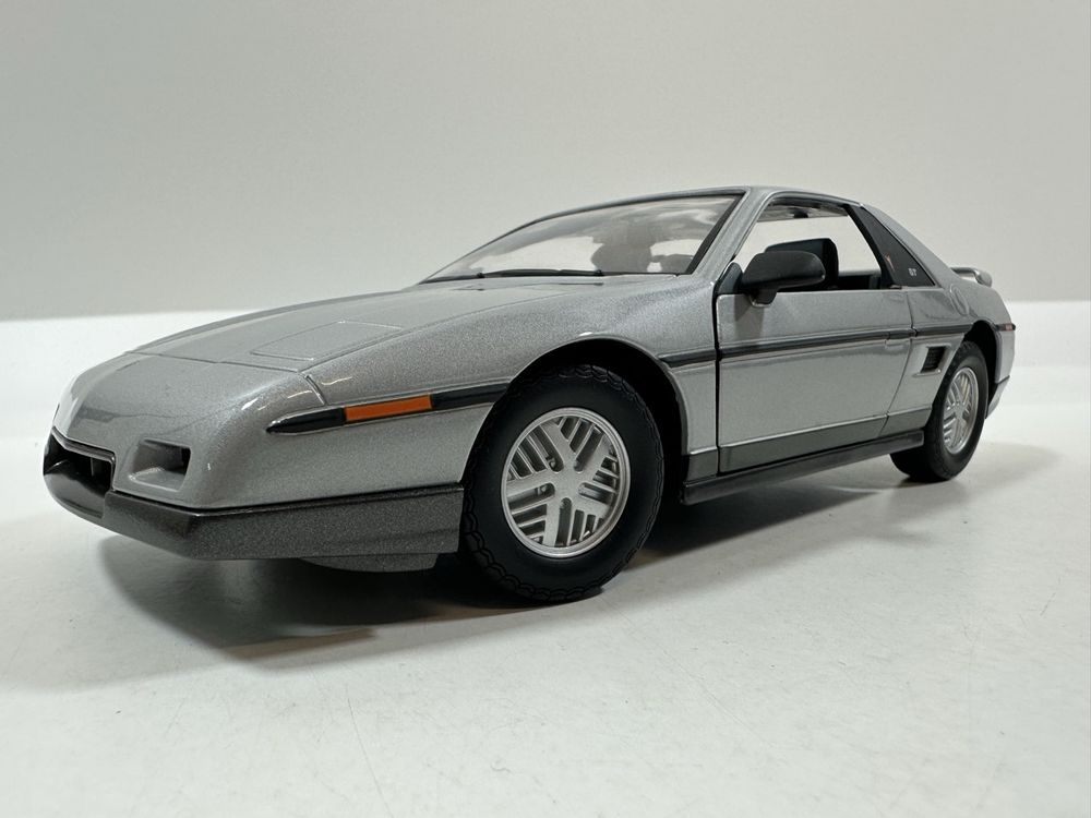 Miniature Road Signature – Pontiac Fiero GT – Échelle 1/18 – En Boîte