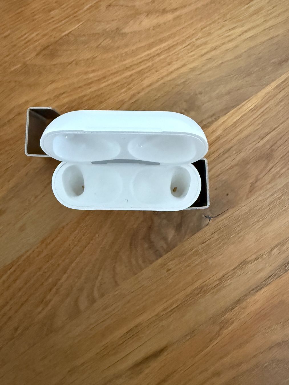 Apple Cuffie: APPLE AirPods Pro 2 Charging Case – Usato da Lausanne venduto da Nine1982 1