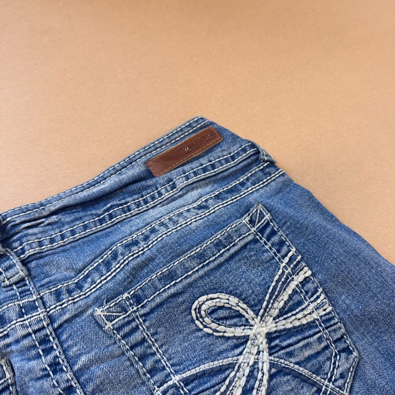 Jeans: Wallflower Y2K bootcut denim jeans – Usato da St. Gallen venduto da sourced_limited 2
