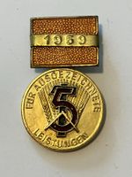 1 Anstecknadel für ausgezeichnete Leistungen 1959
