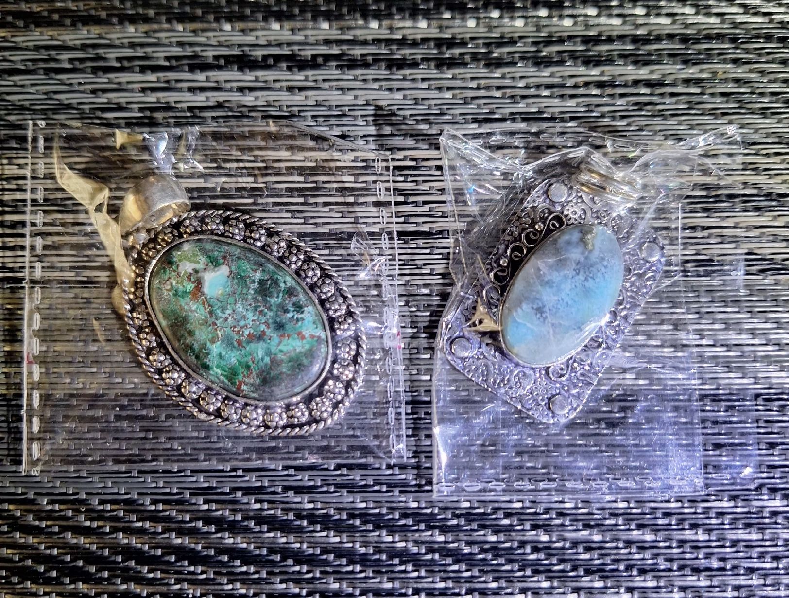 Ciondoli: a vendre pendentif – Nuovo e nell'imballaggio originale da Estavayer-le-Lac venduto da dor_q6y8