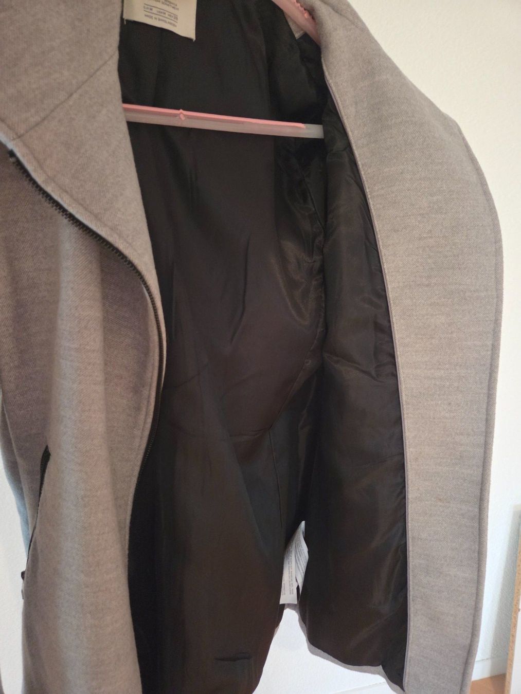 Bershka Cappotti: Mantel Grau Bershka – Usato da Wängi venduto da Bibo4. 5