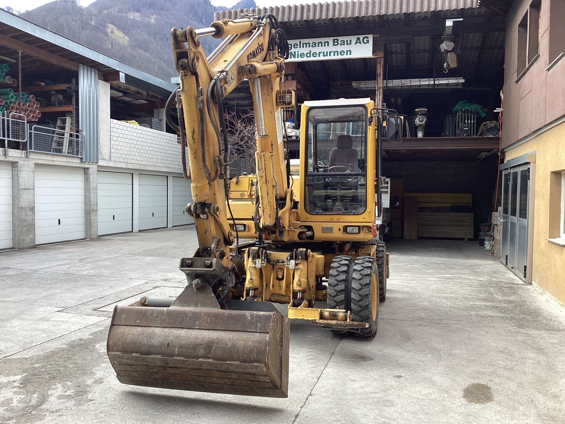 Komatsu Bagger: Pneubagger Komatsu PW95 – Gebraucht aus niederurnen von  2