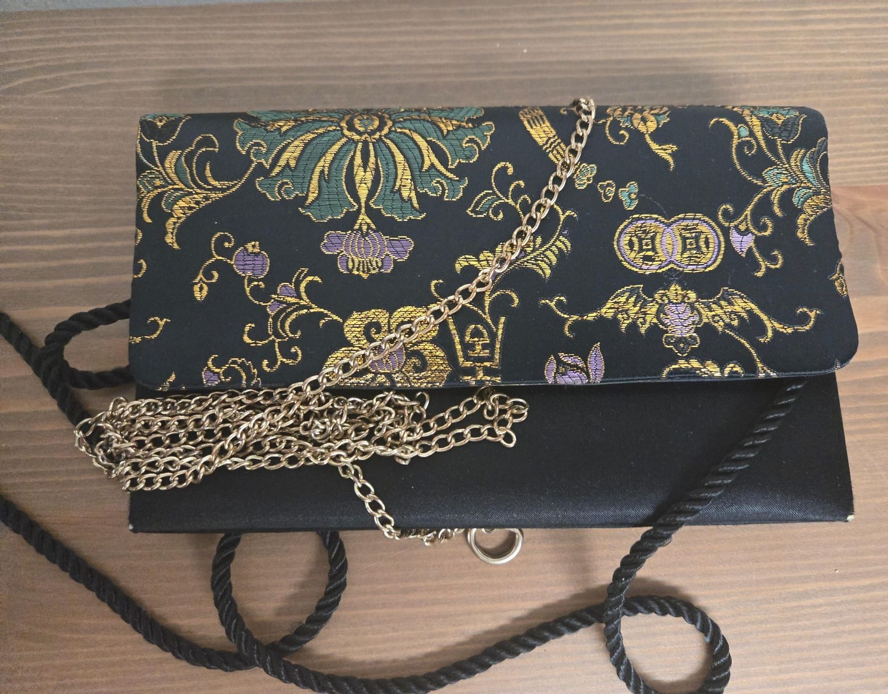 Taschen für Damen: Elegante Abendtasche mit goldenem Muster – Gebraucht aus Rheinsulz von Dred 1