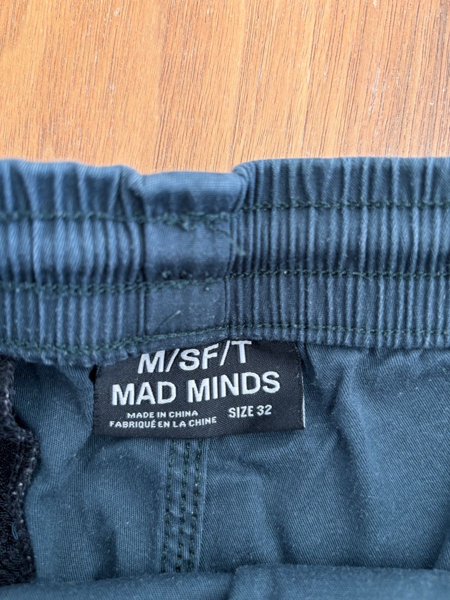 Pantaloni: Shorts M/SF/T Mad minds – Usato da Bolligen venduto da Zaeglis 1