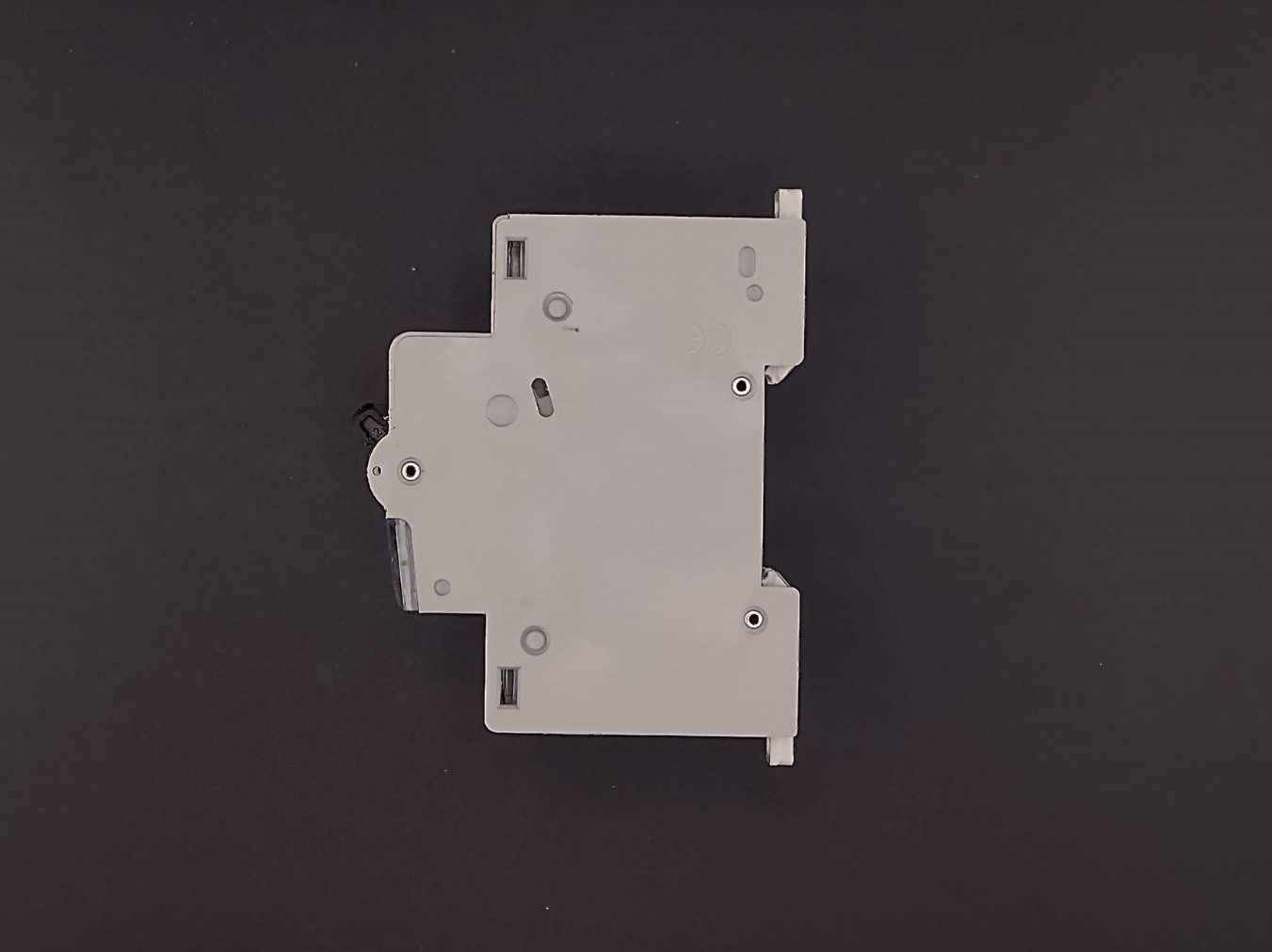 Legrand Interruttori: Legrand 08076 C16 30mA – Usato da Winterthur venduto da Hint17 1