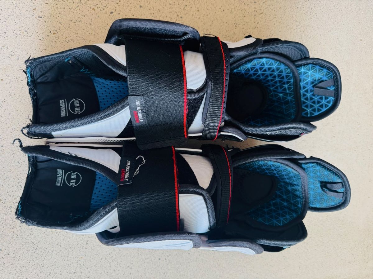 Ccm Protezioni & Imbottiture: CCM Jetspeed Knieschoner Eishockey – Usato da Moosseedorf venduto da mswalker 2