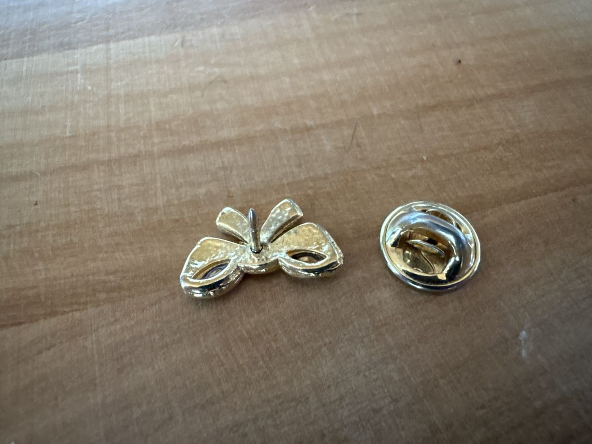 Spille & Fermagli: Pin gold farbig mit Strass – Usato da Rümlang venduto da BoutiqueMonique16 1
