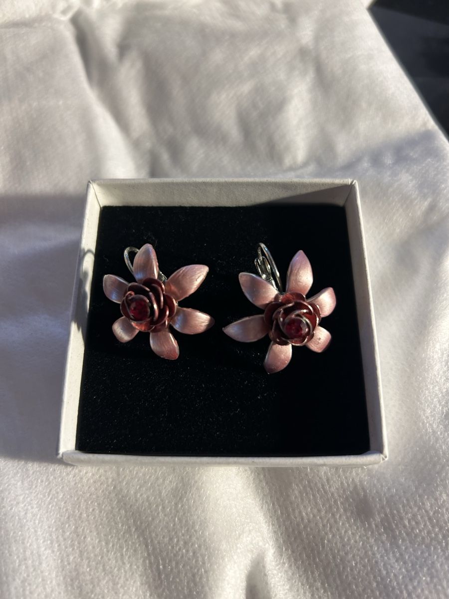 Orecchini pendenti & Orecchini a lobo: Suesse Ohrstecker, Blumen Design – Usato da Erlinsbach venduto da Lilla2
