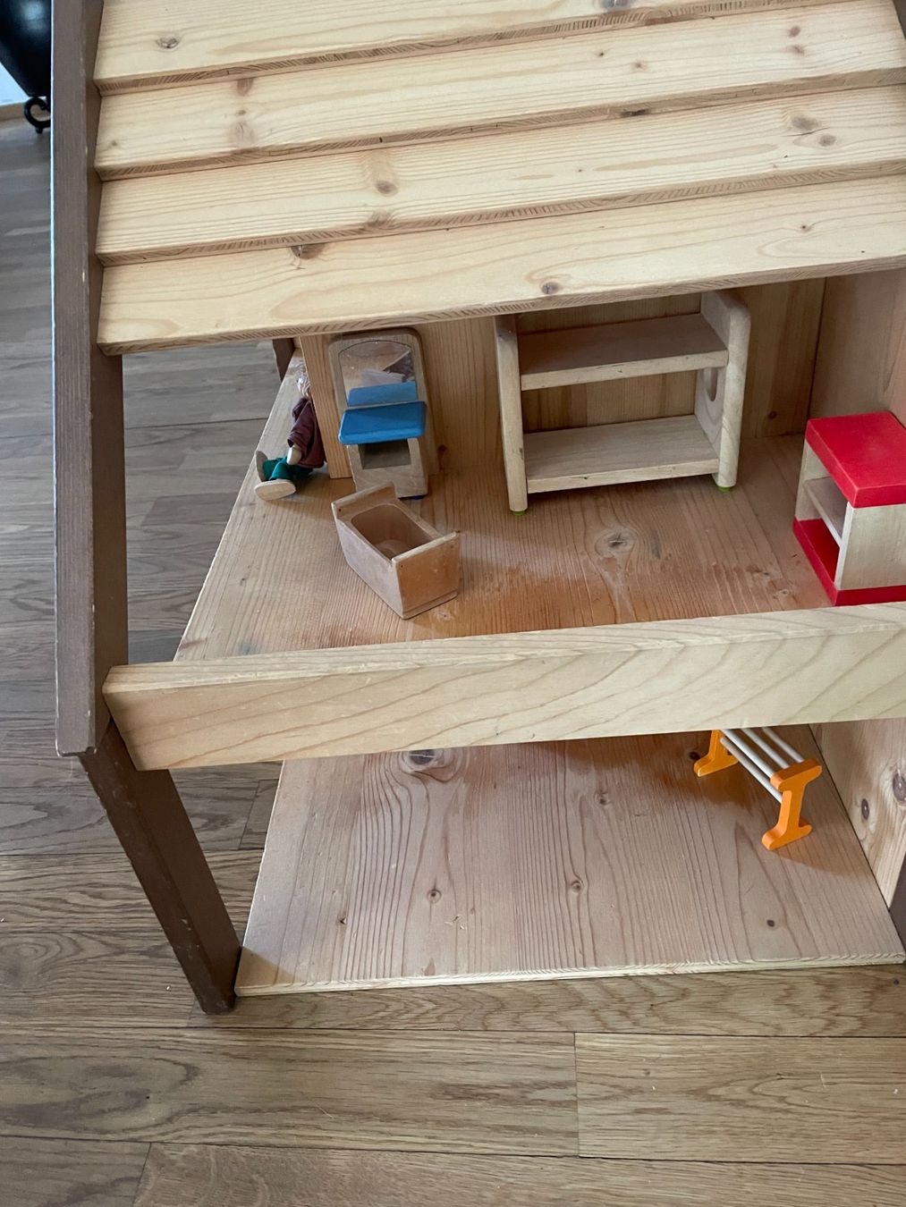 Puppenhäuser & -möbel: Puppenhaus mit einigen Möbel, Zürich – Gebraucht aus Zuerich von Fuchsia3030 6