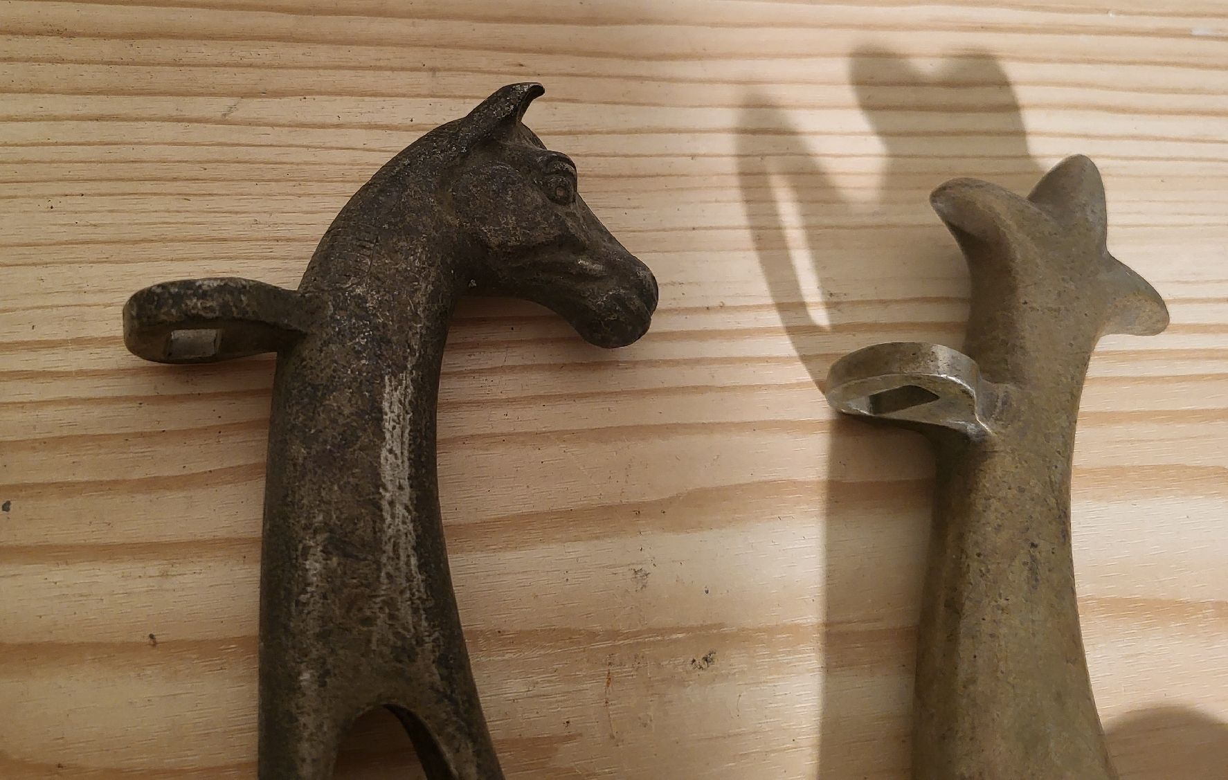 Figuren: Figuren auf einen Pferdekummet, Messing – Gebraucht aus Zürich von thn_gx89 2