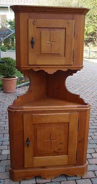 Armoires: armoire d'angle ancien en sapin – D'occasion à evilard par tgev