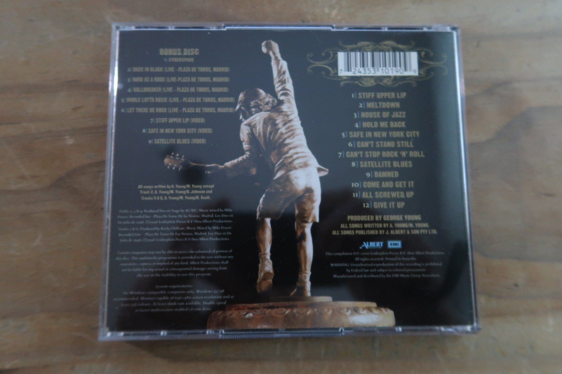 CD: AC/DC - STIFF UPPER LIP - TOUR EDITION mit BONUS CD – Usato da Basel venduto da Patiscat 1