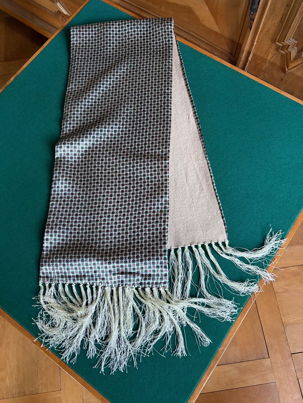 Foulard & Sciarpe: Eleganter doppelseitiger Schal  / Seide + Schurwolle/ – Usato da Interlaken venduto da Bona55 7