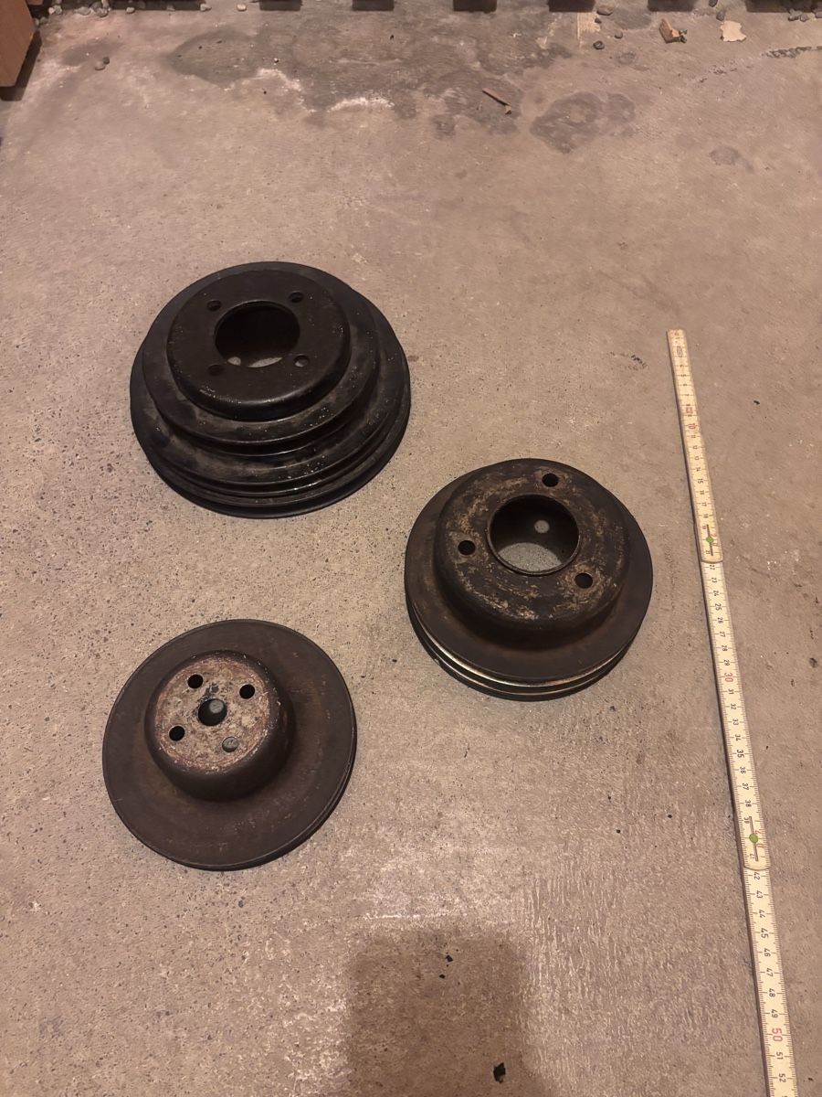 Ford Tutti pezzi di ricambio auto: Ford 302/289 Riemenscheiben  – Usato da Zürich venduto da Sutecs 1