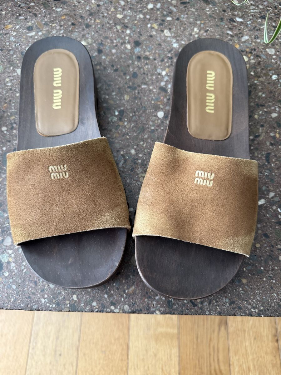 Miu Miu Scarpe da donna: Original Miu Miu Clogs aus Wildleder – Nuovo (secondo la descrizione) da Lugaggia venduto da LeniC 1