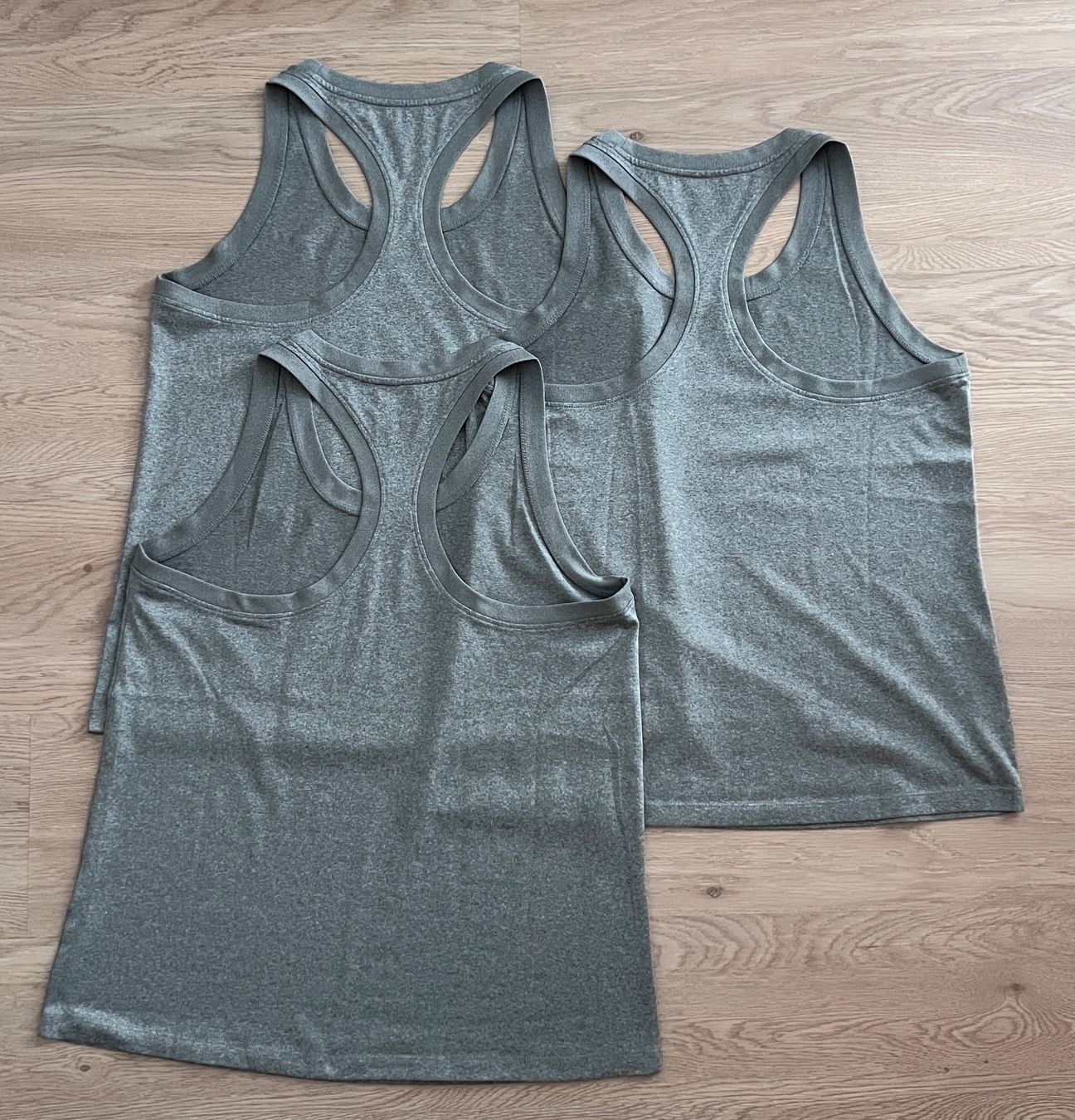 Nike Tops: NIKE PERFORMANCE TANK - TOP GR.M 3 Stück – Neu (gemäss Beschreibung) aus Kaltbrunn von .-Chantally-. 1