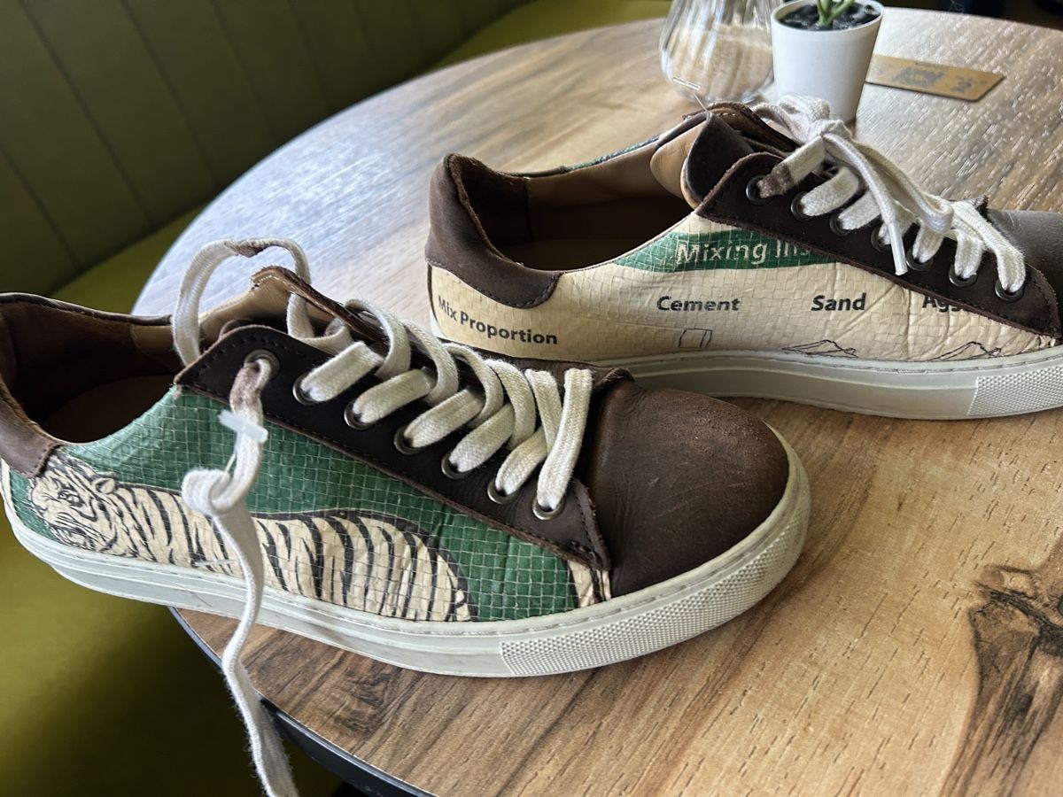 Scarpe da uomo: Sneakers tiger print size 37brown EU – Usato da Zollikofen venduto da Tannaz.k 2