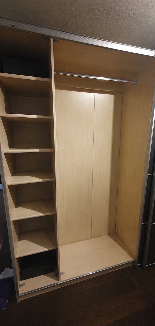 Pfister Armadi: Grosser Kleiderschrank mit 2 Schiebetüren Front anthrazit – Usato da Ruswil venduto da Tigerfighter7 2