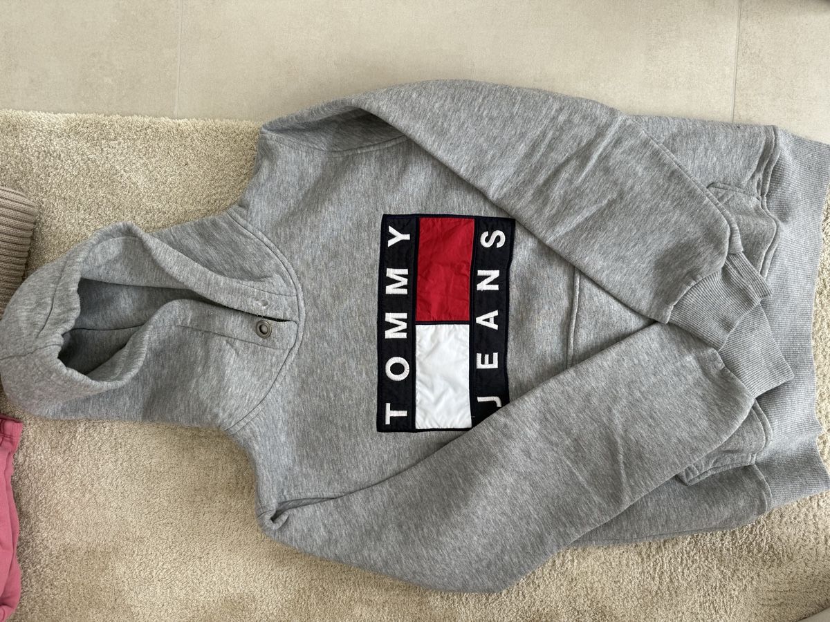 Maglioni & Felpe: Hoodie grau mit Logo – Usato da Gebenstorf venduto da sdent
