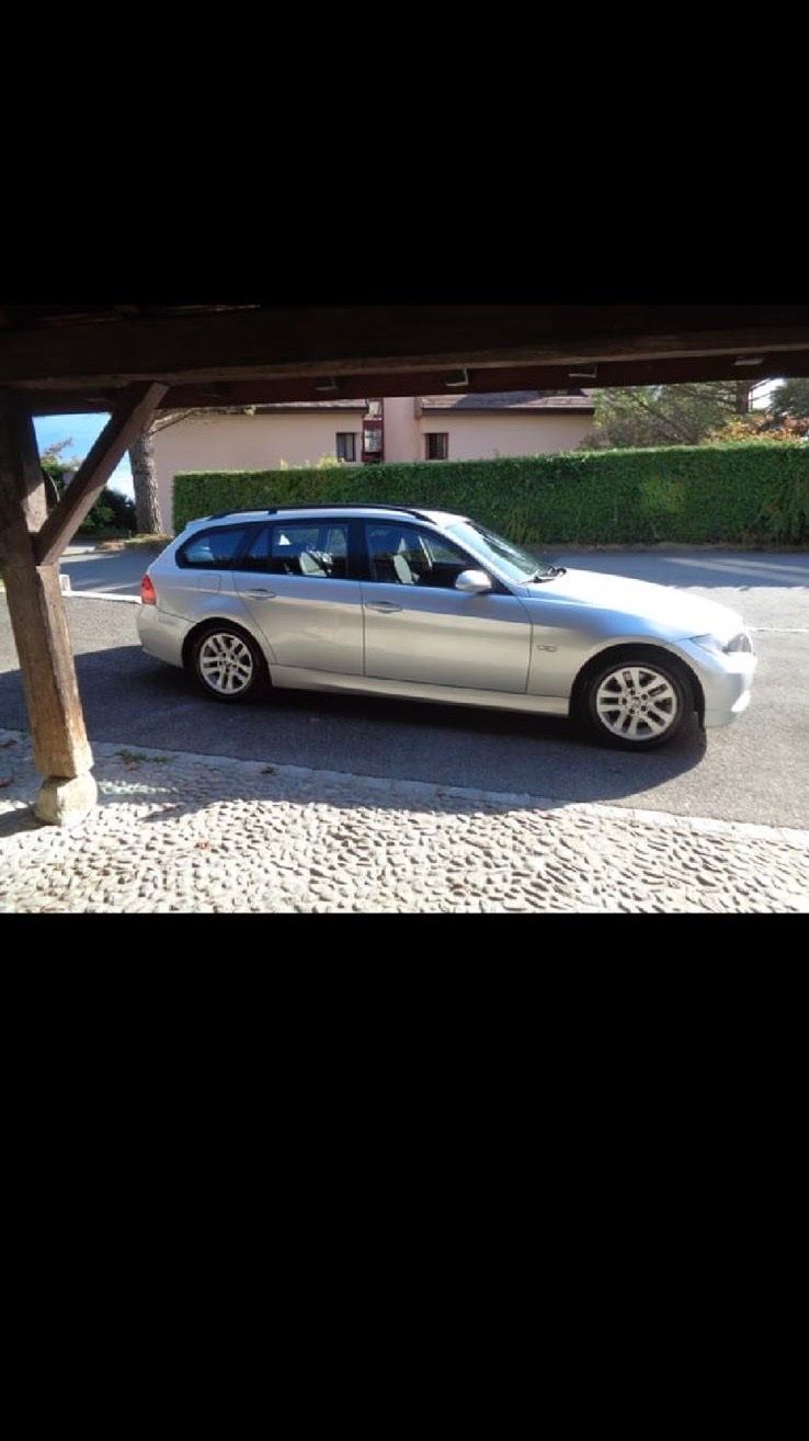 BMW Automobili: BMW 320 I Touring – Usato da Montreux venduto da vic_qt58 1