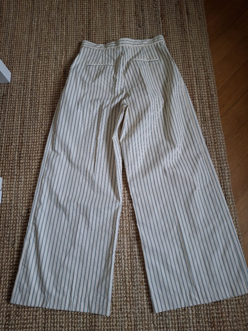 Mango Hosen: Pantalon Mango blanc rayé bleu T40 – Gebraucht aus Lausanne von Cognitia 2