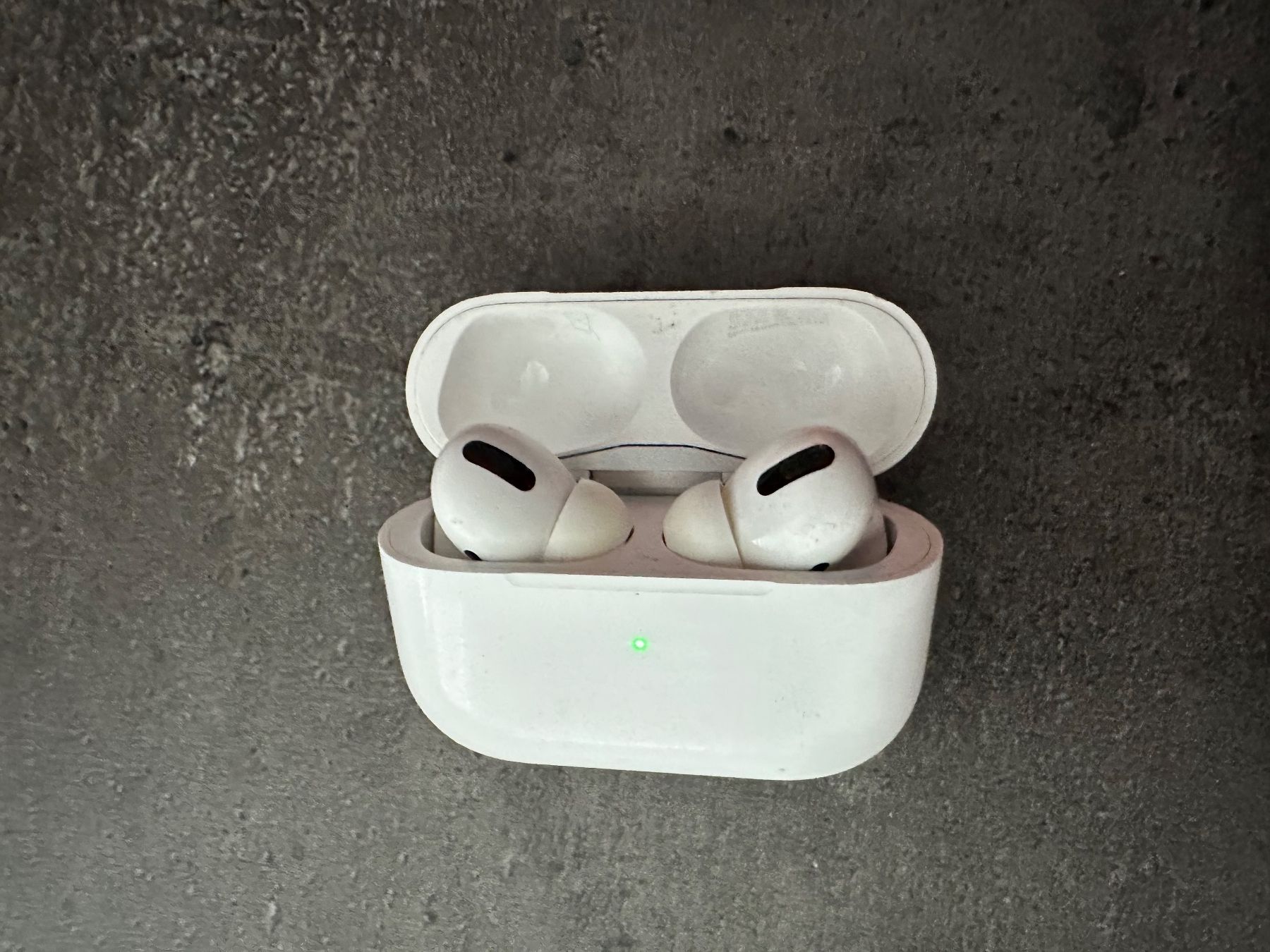 Apple Casques audio: Apple AirPods Pro, Ohrhörer, Ladecase, defekt – Défectueux à Menziken par sro_d5fs 1