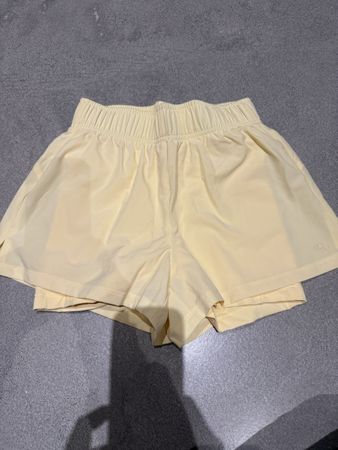 H&M Move Sportshorts, hellgelb, XS, ideal für Sommer!