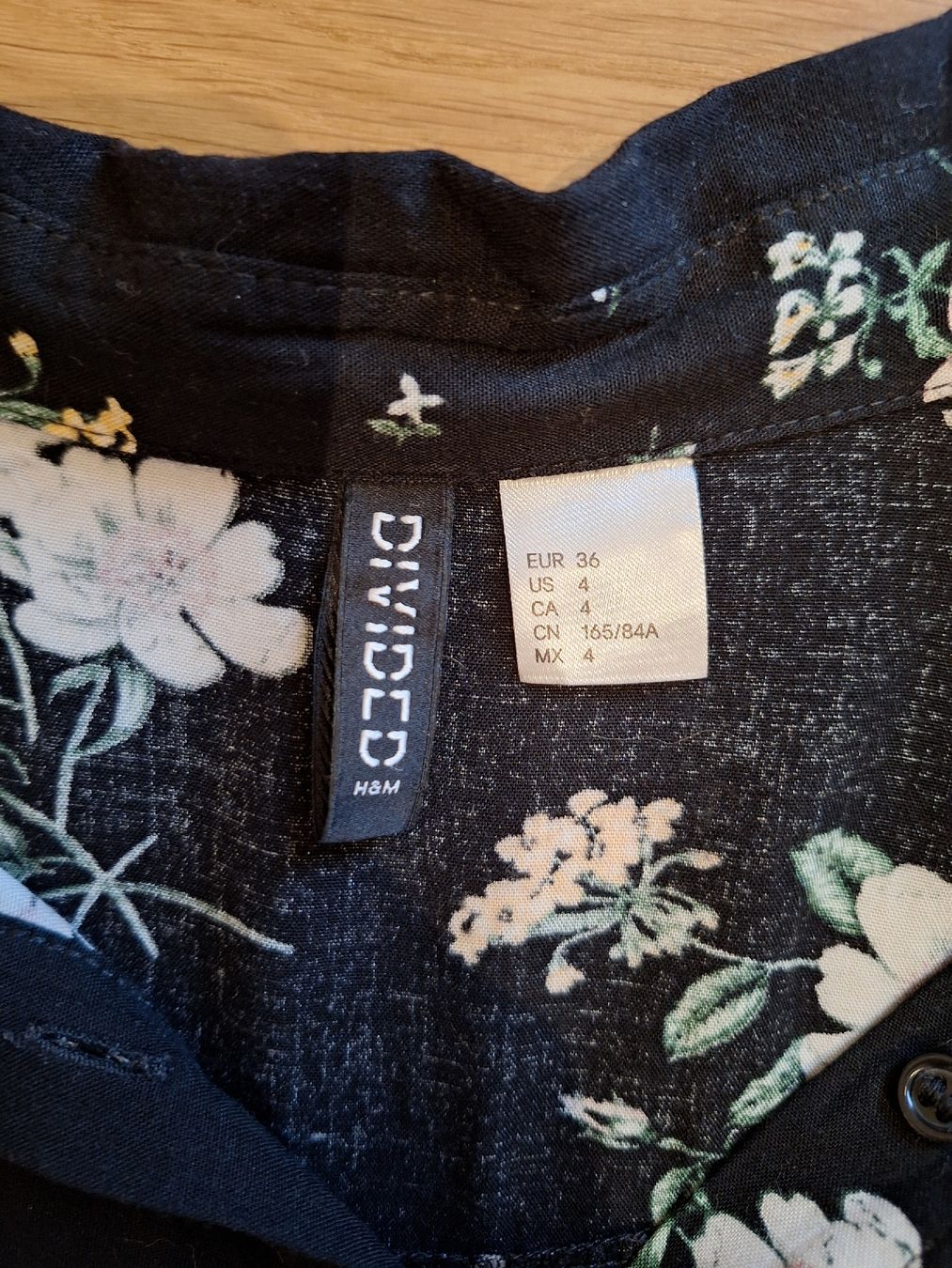H&M Chemisiers: Bluse mit Blumenmuster von H&M – D'occasion à Wangen an der Aare par jan_2zxv 1