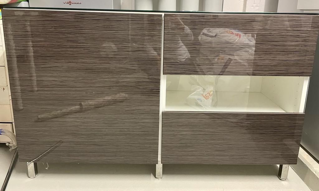 Ikea Armadi: Ikea Sideboard mit Türen – Nuovo (secondo la descrizione) da Lufingen venduto da shopperstop