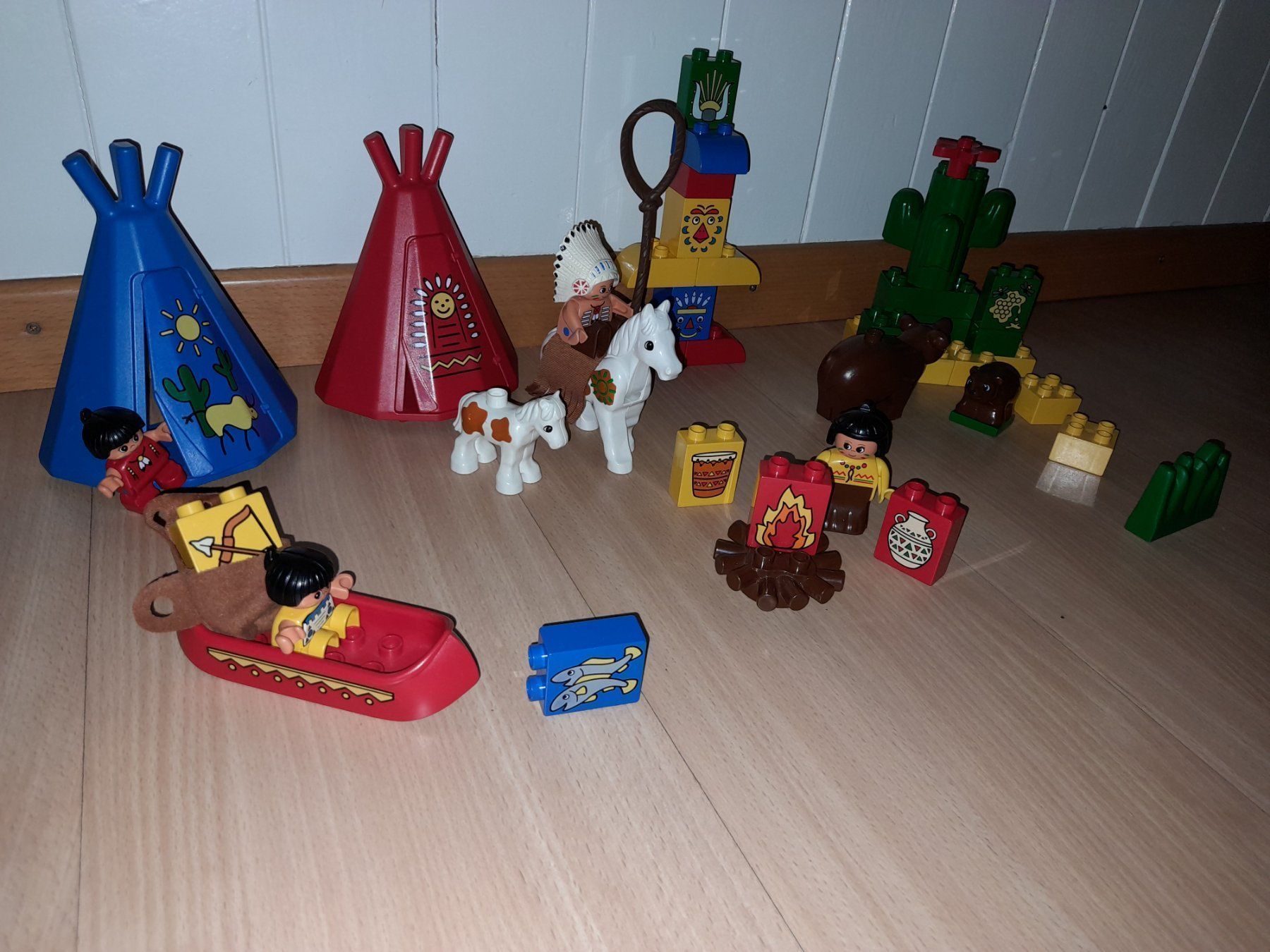Lego Spielzeuge: Lego Duplo Indianerdorf 2436 Klassiker – Gebraucht aus Wittenbach von Gugielmo 3