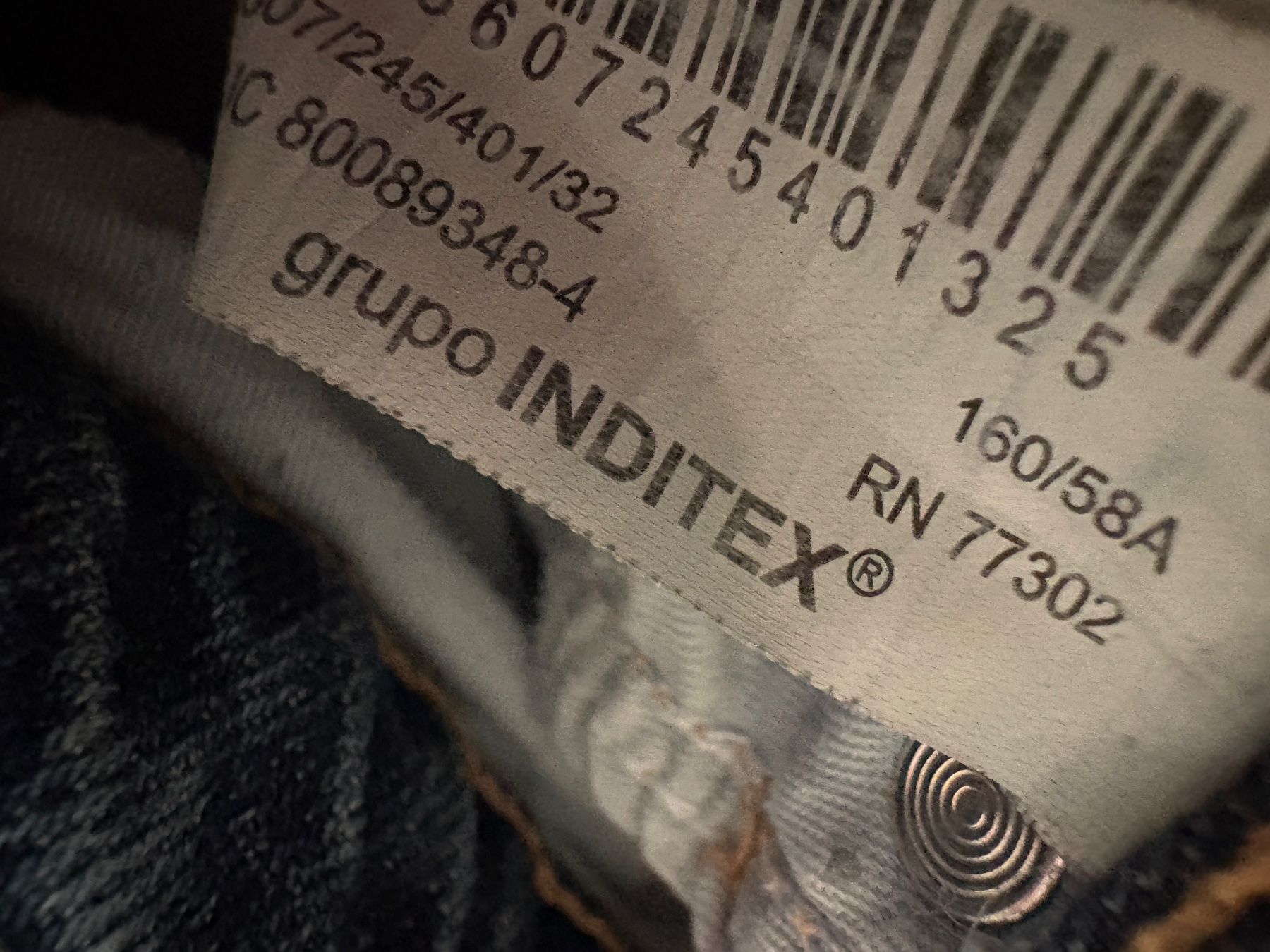 Zara Jeans: ZARA Barrel Jeans Gr. 32 – Gebraucht aus Zürich von triangular 5