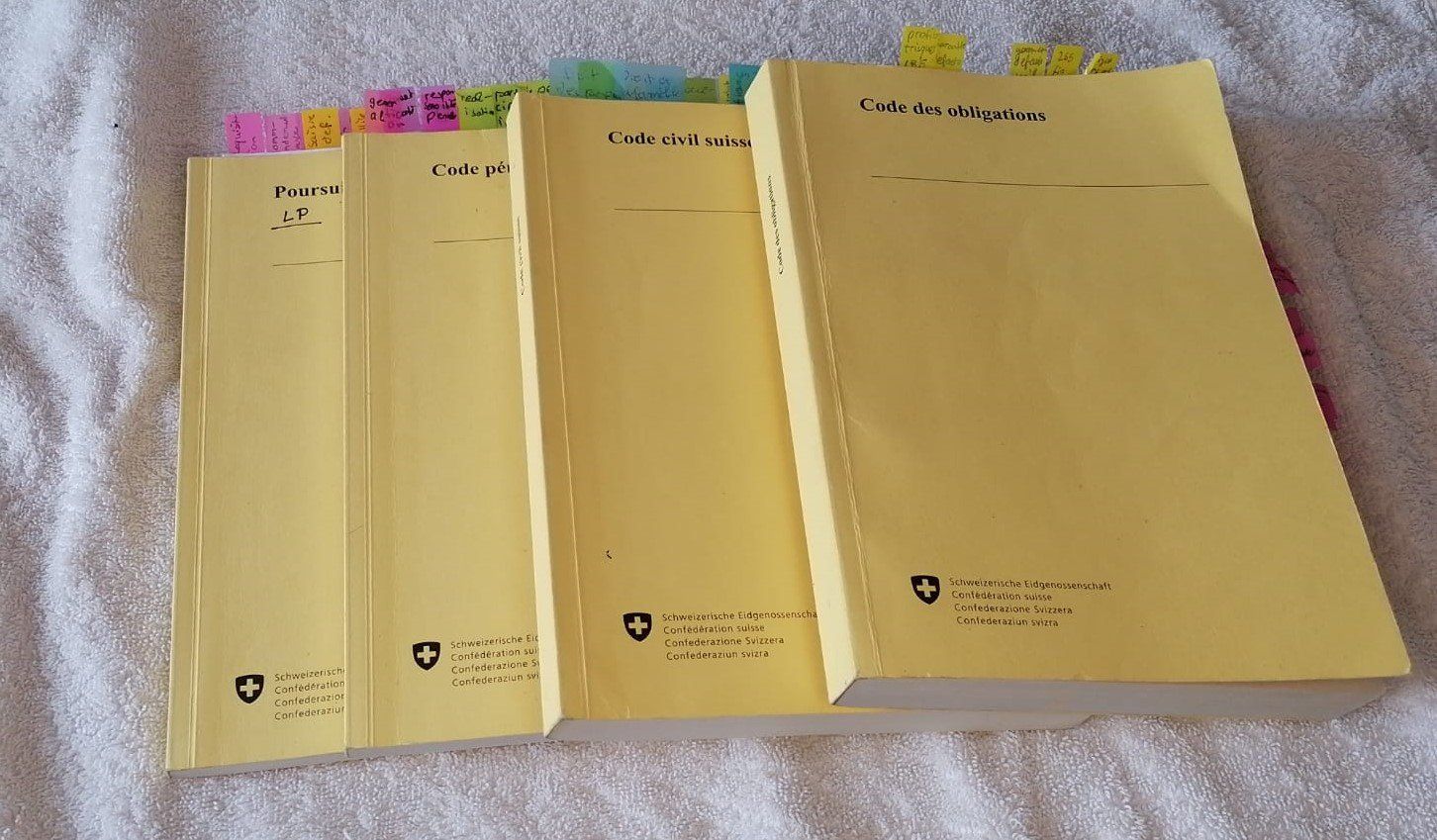 Livres: 4 Gesetzbücher – D'occasion à Grächen par Hel7890 1