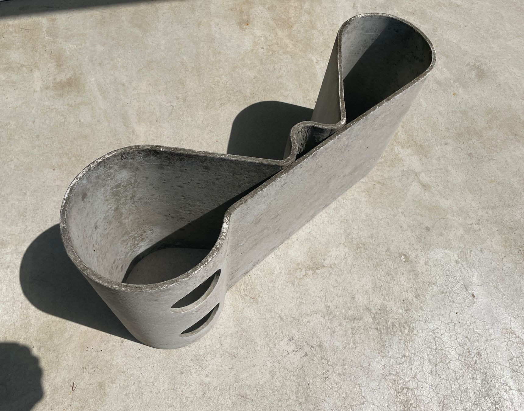 Eternit Tables: Willy Guhl  Beistelltisch Loop – D'occasion à Zürich par starch.studio 6