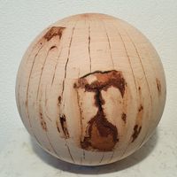 Holzkugel aus Birnenholz, Ø 32 cm