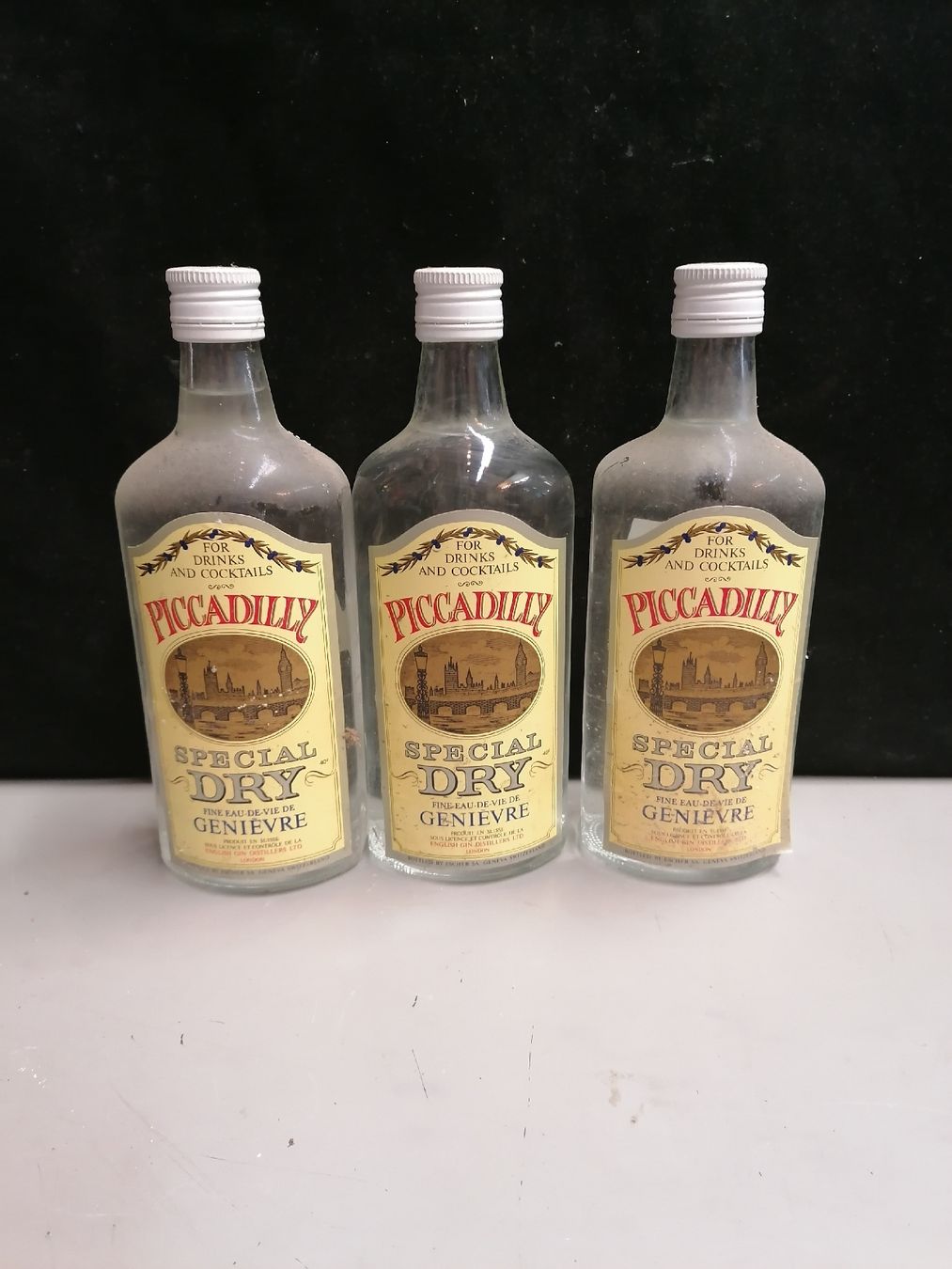 Bevande alcoliche: 3 BOUTEILLES PICCADILLY Eau-De-Vie de Genièvre – Nuovo (secondo la descrizione) da Genève venduto da Leboucheoreilles