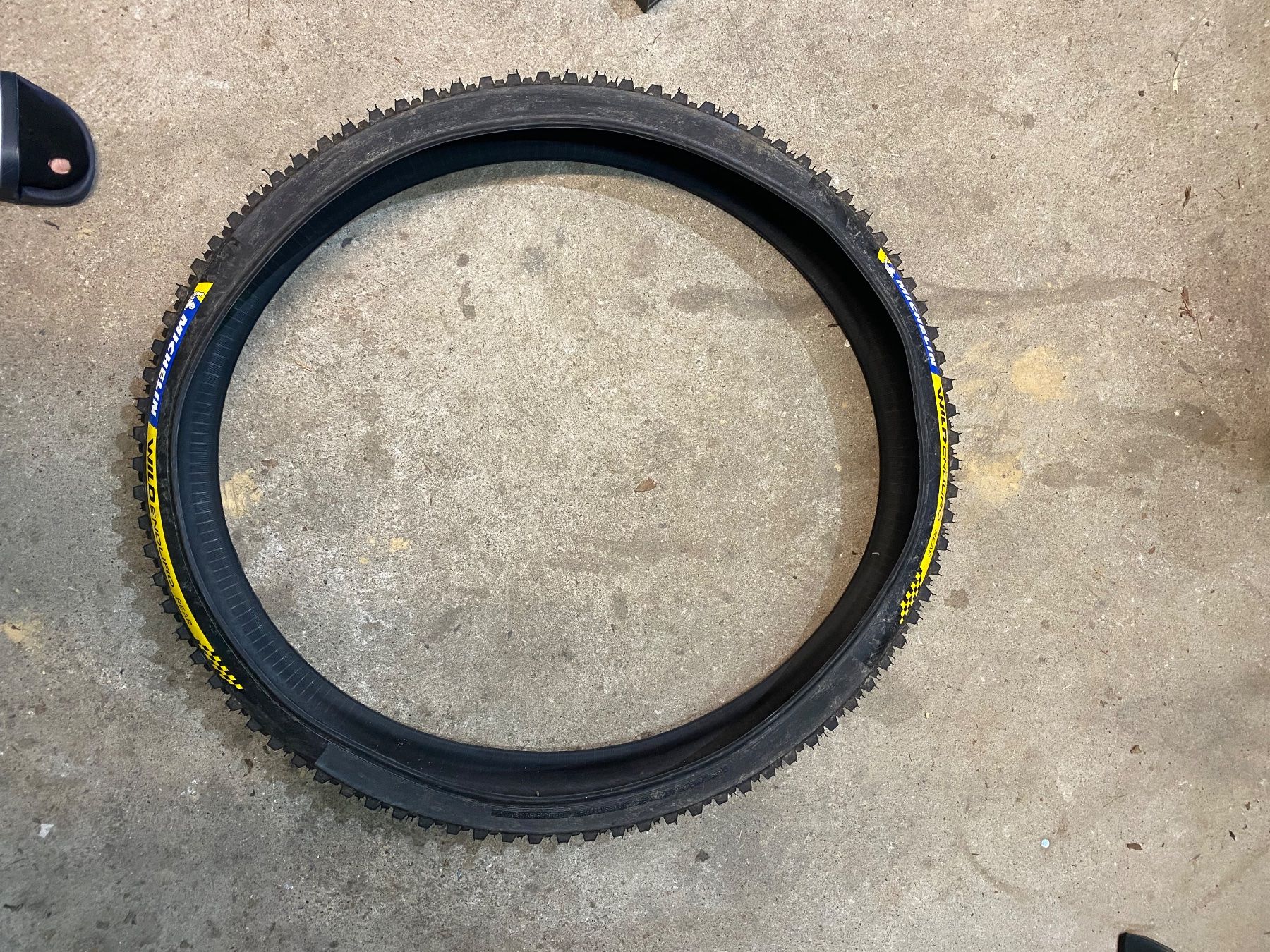 Maxxis Pezzi di ricambio: Lot de pneu Michelin et MAXXIS – Usato da Treyvaux venduto da jeremie.12.8 2