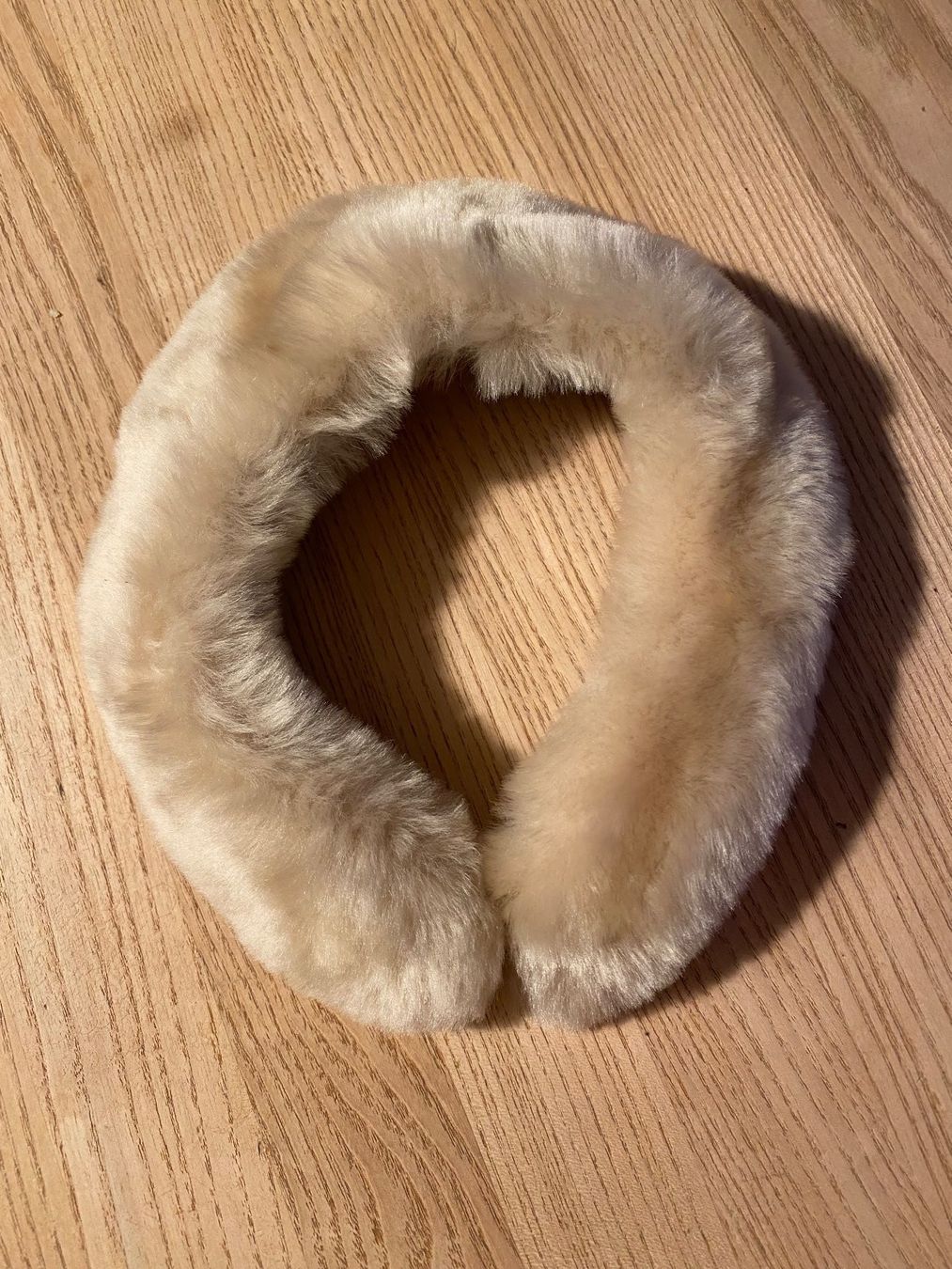 Sonstige Mädchenkleider: Kunstfellkragen, beige, Winterkragen – Gebraucht aus Rüschlikon von Emma01