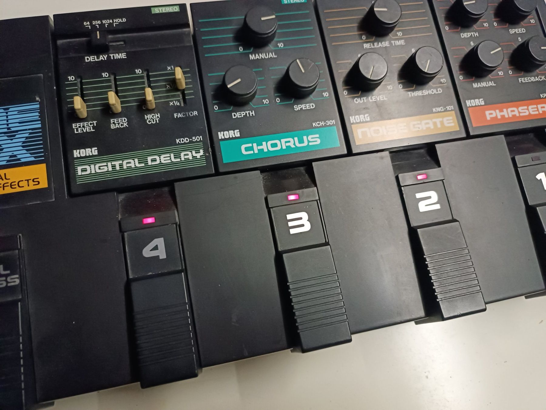 Korg Strumenti musicali: Korg PME 40X Effektgerät Delay, Chorus, Noise Gate, Phaser – Usato da Grüt (Gossau ZH) venduto da adi_7jwv 2