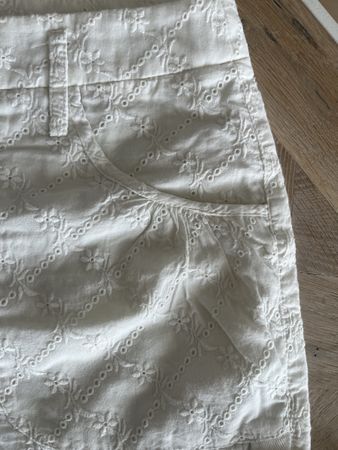 Sandro Shorts, Gr. 36, weiss, mit eleganter Spitze ✨